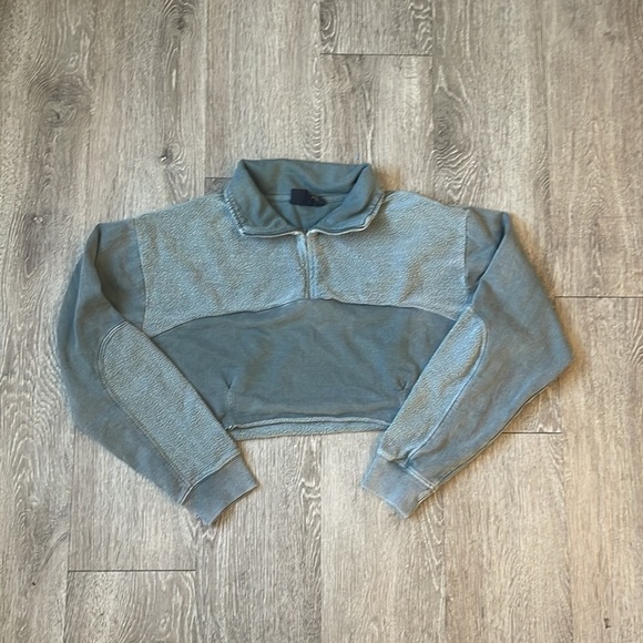 Urban outfitters out from under Women's Gray Cropped Pullover size small - Picture 3 of 4